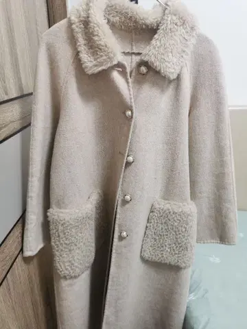 베이지 울 혼방 코트 퍼 카라 부착