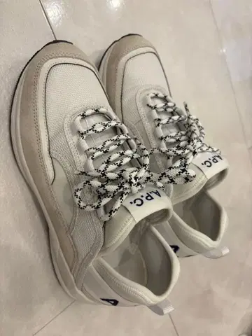 A.P.C. 화이트 스니커즈 사이즈 38