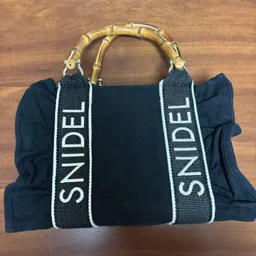 SNIDEL 프릴 로고 핸드백