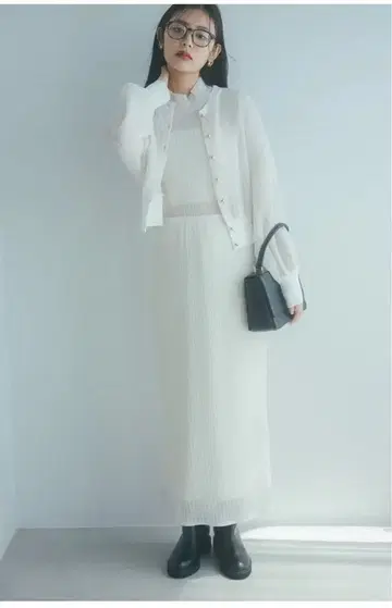 LOUNIE x KANAKO SATO 화이트 플리츠 타이트 스커트