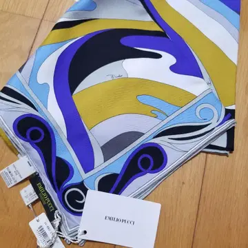 새상품 EMILIO PUCCI 에밀리오 푸치 실크 스톨