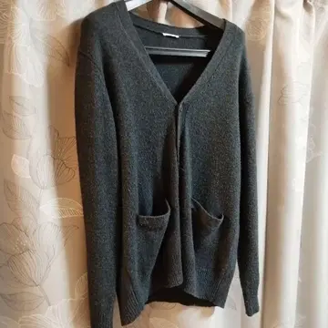 다크 그레이 V넥 가디건