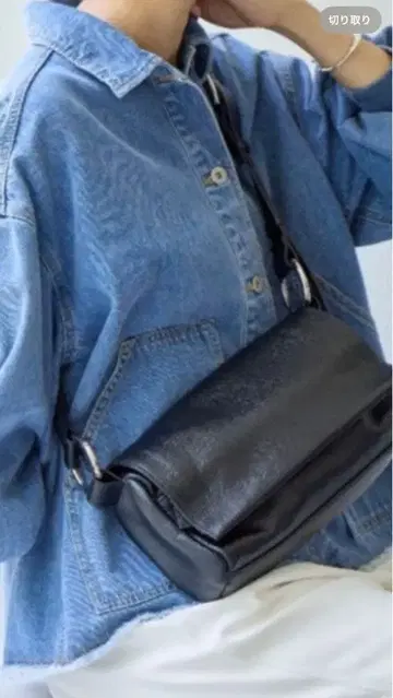 새상품! 비어즐리 가죽 바디백 블랙