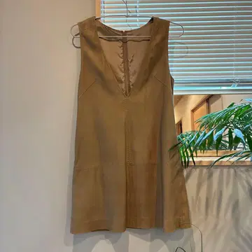 [다마컬렉션] 천연 가죽 스웨이드 카멜 슬리브리스 V넥 튜닉