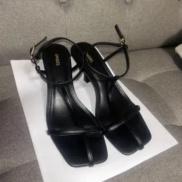 snidel 스트랩 샌들 블랙 컬러