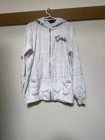 GOTCHA 화이트 후드 부착 저리