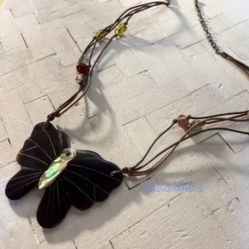 검은 나비 조개 나비 모티브 목걸이 | 쉘 x 유리 빈티지 액세서리