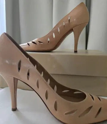 세르지오 로시 베이지 컷 아웃 하이힐