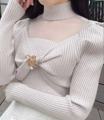 ROJITA 시어 데콜테 트위스트 리본 니트 핑크 베이지