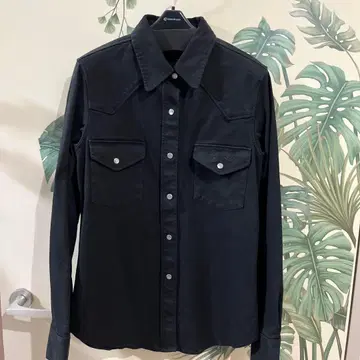 루시안 블랙 스컬 자수 캐주얼 셔츠