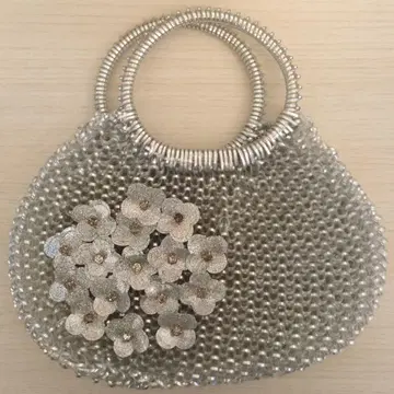 실버 비즈 핸드백 플라워