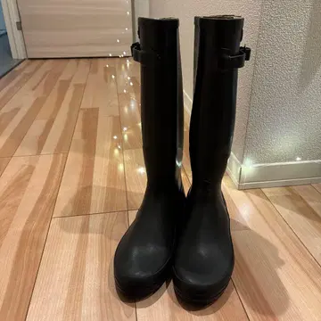 AIGLE 블랙 장화 버클 포함