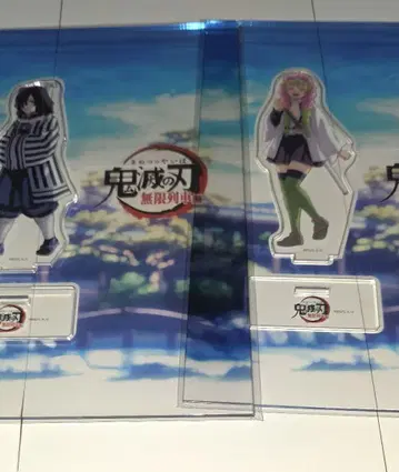 서로 웃는 기둥들