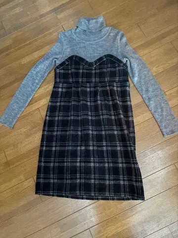 터틀넥 체크 무늬 원피스 그레이