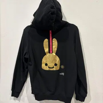 CUNE 프린트 블랙 후드티