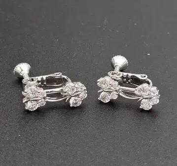 실버 컬러 나비 모티브 귀찌 합금 버터플라이 비쥬 화려함