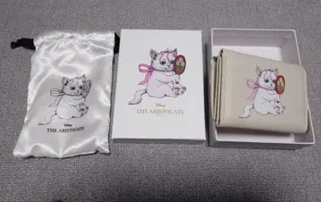 디즈니 스토어 히구치 유코 마리 지갑