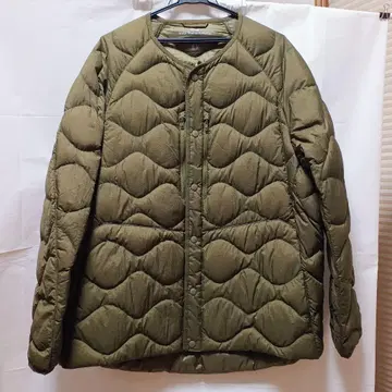 유니클로 화이트 마운티니어링 울트라 라이트 다운