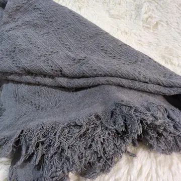 그레이 프린지 부착 스톨