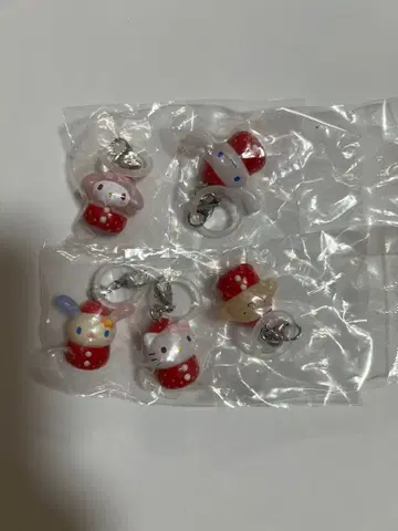 산리오 캐릭터즈 가챠가챠 딸기 메지루시 액세서리 5종 세트