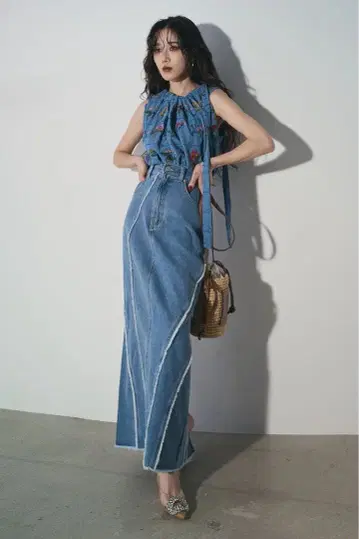 [ Andrea&Co ] 라인 프린지 데님 스커트