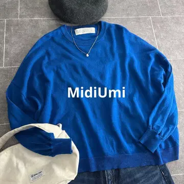 새상품급 미디움 박스 실루엣 니트 풀오버