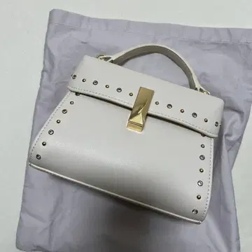 CELFORD 화이트 스터드 핸드백