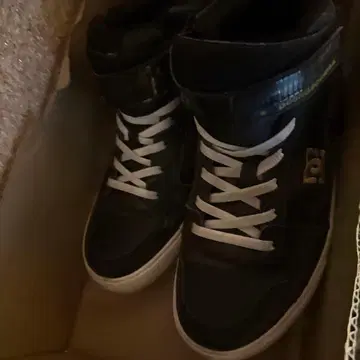 DC Shoes 블랙 하이컷 스니커즈