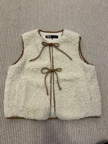 zara S 화이트 모코모코 리본 베스트 새상품급