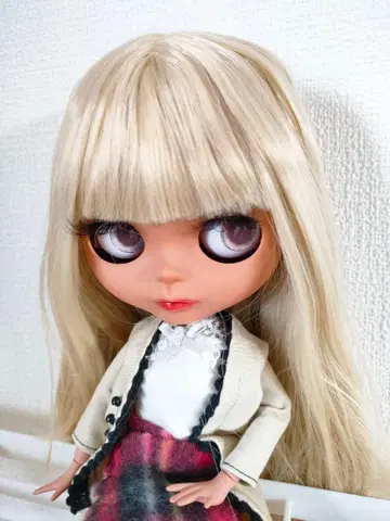 커스텀 인형 금발 보라색 눈