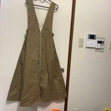 카키 V넥 지퍼 원피스