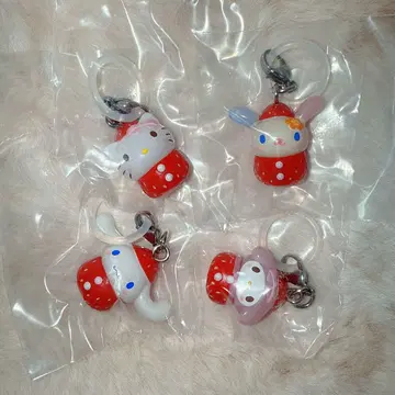 산리오 가챠 딸기 메지루시 액세서리