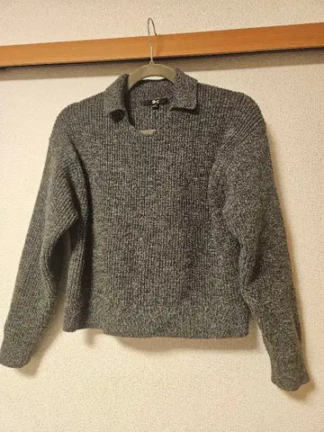 유니클로 카라 부착 스웨터 S 사이즈 그레이