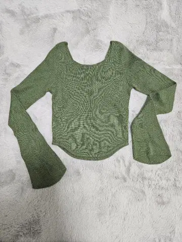 유니클로 올리브 그린 스퀘어넥 긴팔 상의