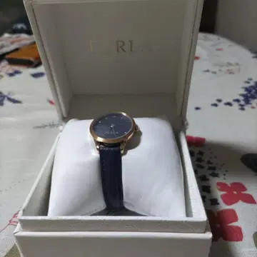 FURLA 네이비 가죽 시계