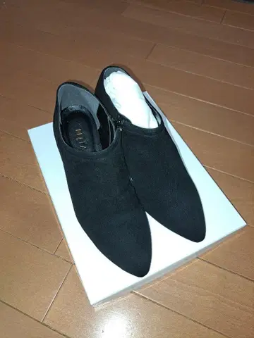 블랙 스웨이드 스틸레토 하이힐