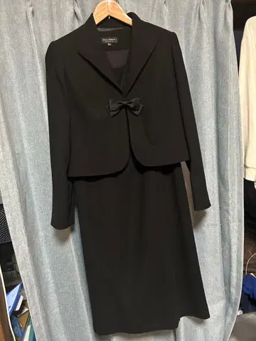 블랙 원피스 정장 리본 포함