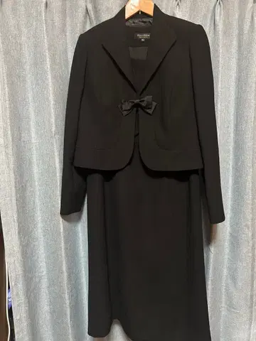 블랙 원피스 정장 리본 포함