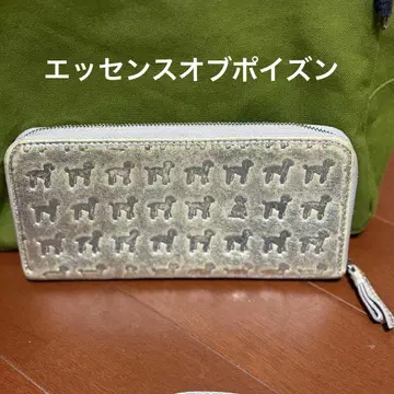 에센스 오브 포이즌 실버 장지갑 개 디자인