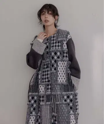 새상품 이번 시즌 Eimee Law 지오메트릭 자카드 롱 코트 멀티