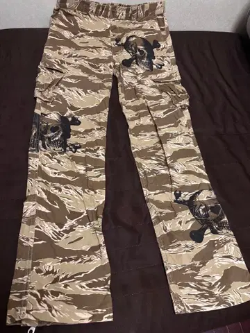 카모플라쥬 스컬 프린트 카고 팬츠