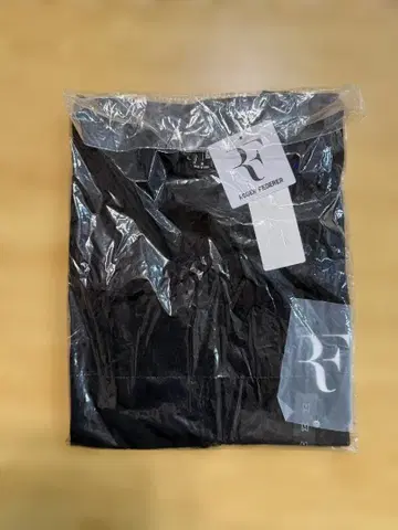 유니클로 로저 페더러 RF 그래픽T셔츠 M사이즈 새상품