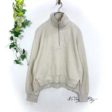 GU 하프 지퍼 풀오버 와플 니트 빅 루즈 아이보리 생성색