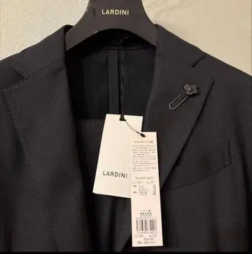 LARDINI 네이비 패커블 3버튼 수트