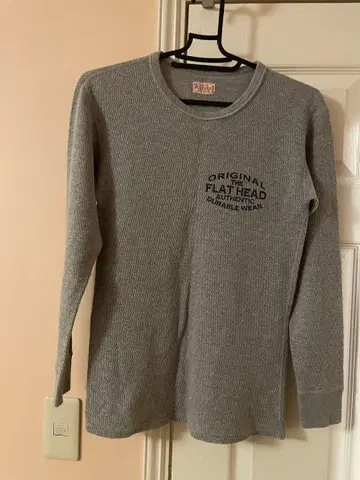 FLAT HEAD 그레이 긴팔 티셔츠