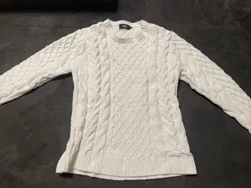 화이트 니트 스웨터
