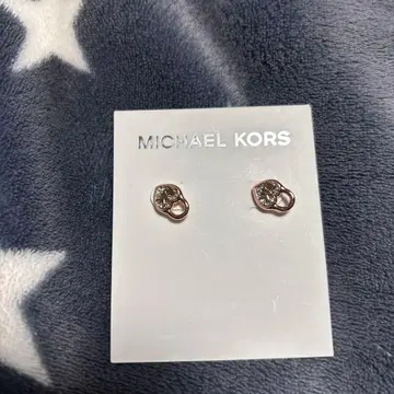 MICHAEL KORS 스터드 귀걸이