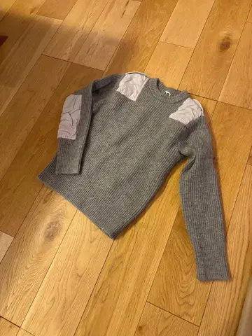 그레이 리브 스웨터 군용풍