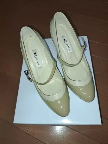 DIANA 베이지 스트랩 하이힐