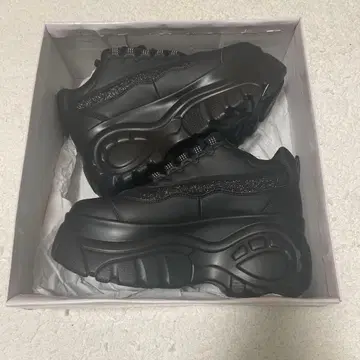 미사용품 23.5cm 통굽 스니커즈